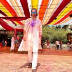 Vivek Dahiya Instagram - Getting drenched in the revelry of Holi after a 2 year lull felt great. Hope everyone enjoyed this normalcy! :D @himanshuashokmalhotra @amrutakhanvilkar @divyankatripathidahiya Wearing @lucknowicrafts Styled by @stylingbyvictor & @sohail__mughal___