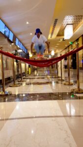 Vivek Dahiya Instagram - Always been tempted to try this while buying popcorn 🍿 Woh kehte hai na, “kar lena chahiye jo dil kehta hai” 😀 **DO NOT TRY THIS AT HOME OR CINEMA - ONLY FOR PROFESSIONALS** #JumpingRopes #Unstoppable