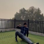 Vivek Dahiya Instagram – Travelling with no equipments around? Try these simple exercises to get a good kick start to the day because I like to eat guilt free, don’t you? Srinagar, Jammu and Kashmir