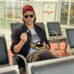 Vivek Dahiya Instagram - Quick bite of the pre birthday cake before we set off. See you soon Chandigarh :)