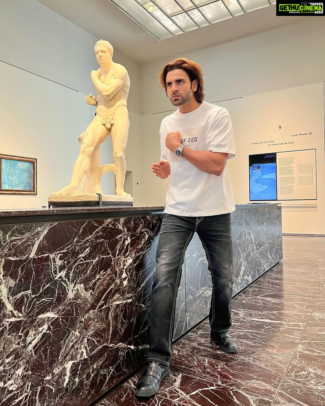 Vivek Dahiya Instagram - There are two types of people in the world. The ones who follow rules and the ones who don’t. Which category are you? More importantly, stop staring at the leaf. It’s not autumn yet. Louvre Abu Dhabi