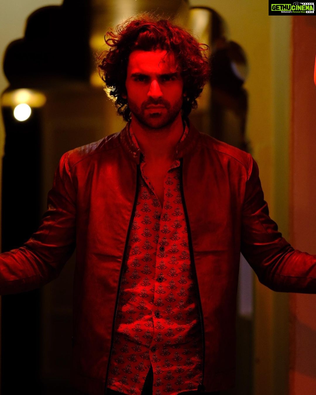 Vivek Dahiya Instagram - RED is the new BLACK