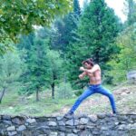 Vivek Dahiya Instagram - When you don’t wait for the right time or that perfect opportunity to train. The time is now! These pictures were taken when I found 30 mins break during my shoot 30 kms up from Manali. You gotta do what you gotta do. Weather being sunny for the most part and a sudden drop to 14 degree when cloudy. Loved every minute of this. #workoutoholics Manali, Himachal Pradesh