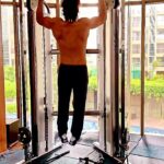Vivek Dahiya Instagram - If not you, then who?! If not now, then when?! Says my trainer @calib_logan #Levitating
