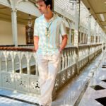 Vivek Dahiya Instagram - Yes Mumbai weather still makes us wear summer shirt and linen pants :) Mumbai, Maharashtra