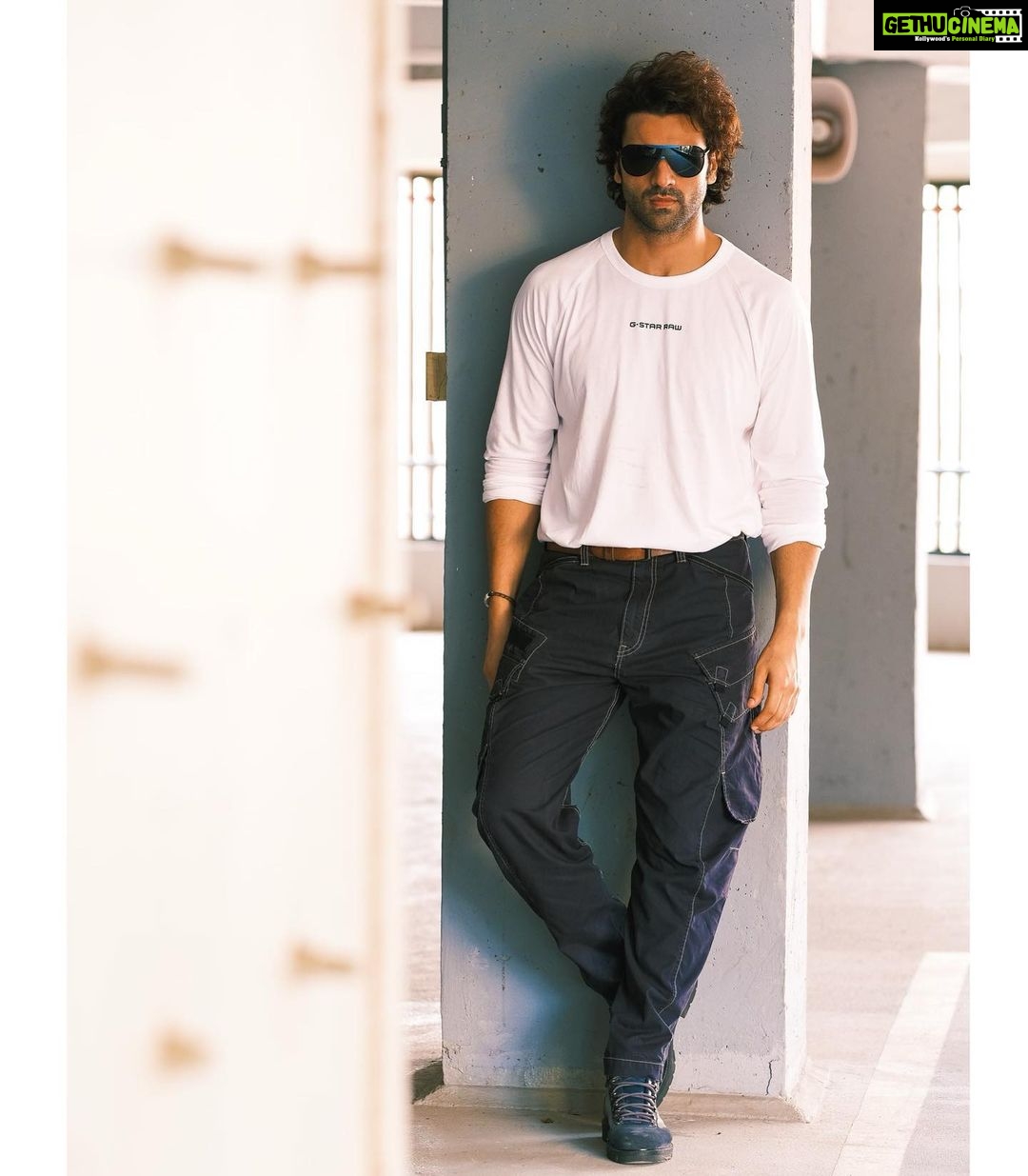 Vivek Dahiya Instagram - Unplanned photo shoots turn out the best. Lesser the prep, the better it works (for me) which is quite opposite to other scenarios in general, don’t you reckon?
