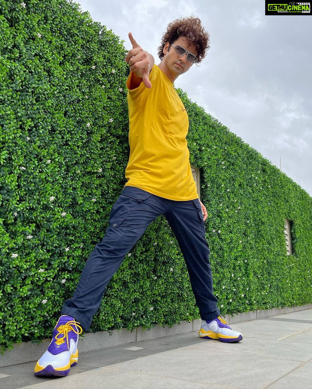 Vivek Dahiya Instagram - The sound and feel of wind hitting my face- bracing me up. Adore the monsoons!