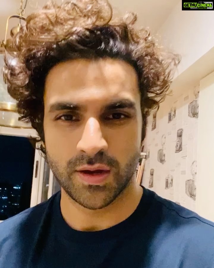 Vivek Dahiya Instagram - Straightening my curls tonight. Mumbai, Maharashtra