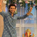 Vivek Dahiya Instagram - A few pictures with Bappa before we bid adieu to Him. Well, when I say that I don’t mean He’s going somewhere. He stays right here within us 🙏 Mumbai, Maharashtra