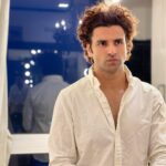 Vivek Dahiya Instagram - Tousled hair, ruffled shirt, muscled man 🏙