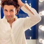 Vivek Dahiya Instagram - Tousled hair, ruffled shirt, muscled man 🏙