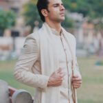 Vivek Dahiya Instagram - Dress well but keep it simple ! Styling: @stylebysugandhasood Outfit: @rachitkhannaofficial Photography: @deepikasdeepclicks