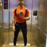 Vivek Dahiya Instagram - When your thoughts are aligned with the text on your tshirt. I’m chasing greatness. Sooner or later I will get there. Starting the day with that thought. Happy day to all of you ✌🏼