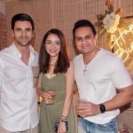 Vivek Dahiya Instagram - Birthday evening with these beautiful people ❤️🥂 - Part 1