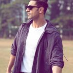 Vivek Dahiya Instagram - Memory to the mind is what fat to the body. A certain amount is necessary. Too much is harmful. On a lighter note, how’s the new haircut looking? #NoteToSelf #NewLook #Haircut
