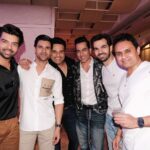 Vivek Dahiya Instagram - Birthday evening with these beautiful people ❤️🥂 - Part 1