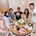 Vivek Dahiya Instagram – Birthday evening with these beautiful people ❤️🥂 – Part 1