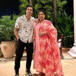 Vivek Dahiya Instagram - Meri bholi Maa 😘