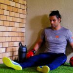 Vivek Dahiya Instagram - Catching a breath before I strike again..heehaww!! #SweatyDirtyHappy Mumbai, Maharashtra