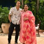 Vivek Dahiya Instagram - Meri bholi Maa 😘