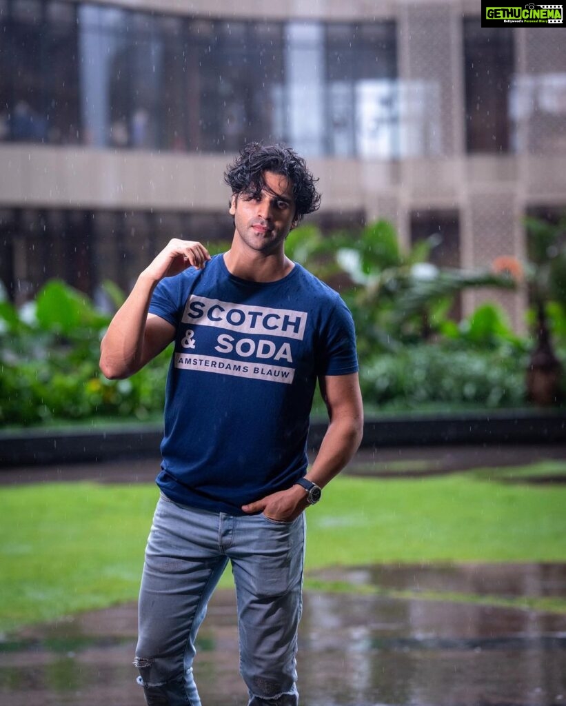 Vivek Dahiya Instagram - Let’s freeze those raindrops mid-air! #AurPaas Shot on #FujifilmGfx100 @fujifilmxindia