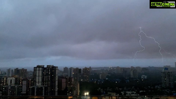 Vivek Dahiya Instagram - While most of us were asleep, Thor was having a party 🎉 On a serious note though, Mother Nature putting up a light show just before dawn. A spectacle I captured at 5:45 am - 6:30 am today. Hope ya all like it 😊 #TimeLapse #LightningStrike