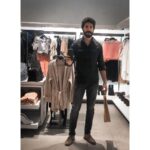 Walter Philips Instagram – Work hard so you can shop harder #shopping #noshavenovember #thoothukudi #tuticorin #chennai