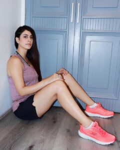 Warina Hussain Instagram - Ready to Go any distance with my Skechers Go Run Pure 3!

👟 Long Lasting support, ultra-lightweight & the most comfortable fit for an efficient run🏃‍♀️

@Skecherindia @Skechersperformanceindia

#GoRun #Runningshoes #Skechersindia #Skechersperformance #warinahussain #shoes