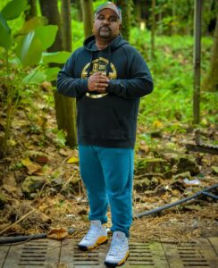 Yogi B Instagram - Feelin so fly in these beauties, Nike Air Jordan 13 Del Sol on the latest episode of #RapPorkalam. Thanks @jdsportsmy
.
.
#jdsportsmy #NikeAirJordan #AirJordan #AirJordan13

Music : Boombox Musicbank ©
