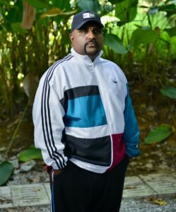 Yogi B Instagram - Thanks to @neweramyofficial for this super cool customisable cap. And @jdsportsmy for always hooking me up with the best for Rap Porkalam. 

#NikeAirMaxDawn #NikeAir #NewEra #NewEraCap #jdsportsmy 

Music : Boombox Musicbank ©