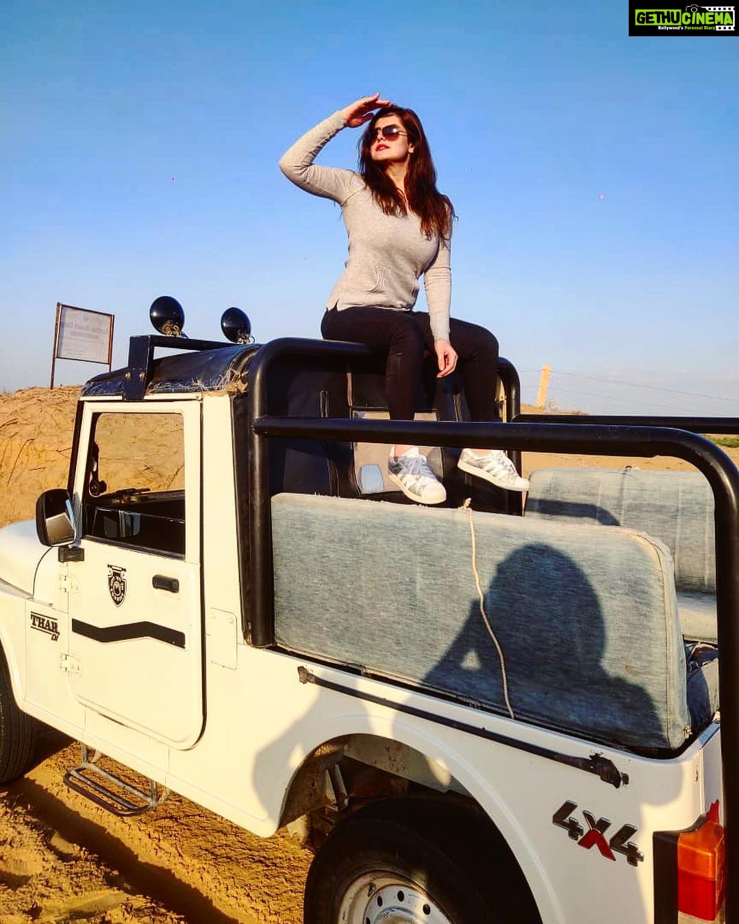 Zareen Khan Instagram - Looking forward to the week like ... #MondayMood #TravelWithZareen #TravelDiaries #WanderLust #ZareenKhan