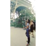 Zareen Khan Instagram - Blowing bubbles and spreading happiness 💖 #EiffelTower #Paris #CityOfLove #France #Love #TakeMeBack #WanderLust #HappyHippie #TravelWithZareen #TravelDiaries #ThrowbackTuesday #TbT #ZareenKhan