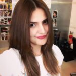 Zareen Khan Instagram - 💇🏻‍♀️ #HairMakeover #HairCare #TuesdayTransformation #ZareenKhan @placidsalon