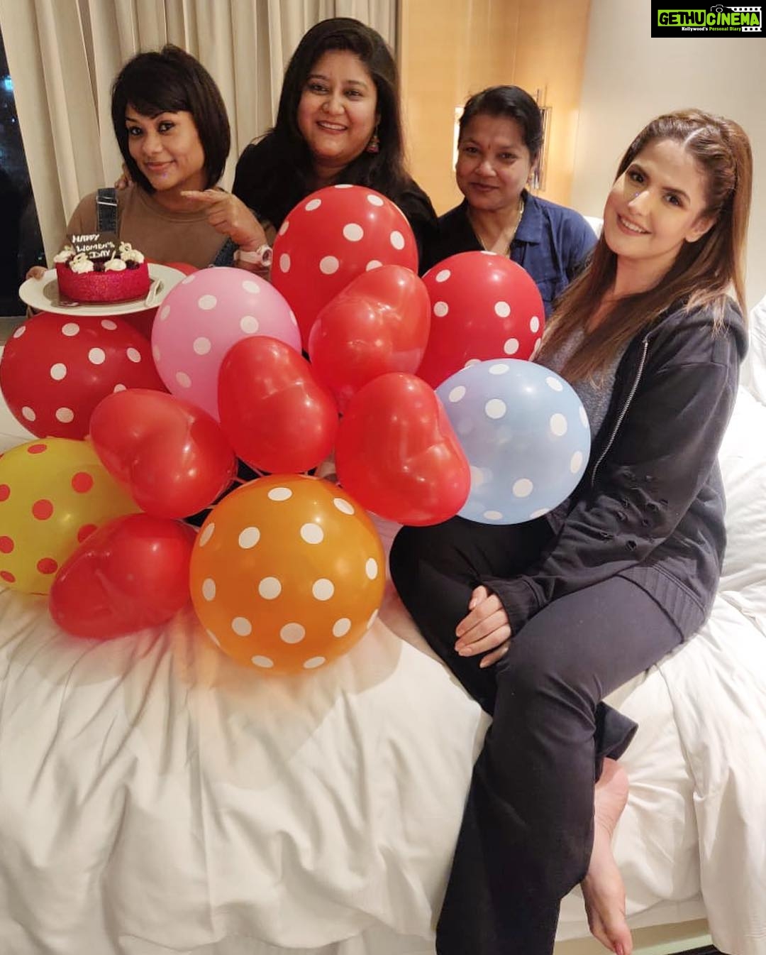 Zareen Khan Instagram - Woman’s Day celebrations continue with Zee Squad💥 @ronitasharmarekhi @tush_91 @bosebabita Esp. Thanks to #Rumana for the awesome cake and balloons ❤️ #HappWomansDay #ZeeSquad #Celebrations #ZareenKhan