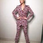 Zareen Khan Instagram - ♥️ Pantsuit - @parul_j_maurya MakeUp - @tush_91 Hair - @hairstories_byseema Shoes - @saintg_shoes ... courtesy @epoch_by_karan Styled - @trishadjani Manager - @ronitasharmarekhi #TimesFoodAndNightlifeAwards2019 #ZareenKhan