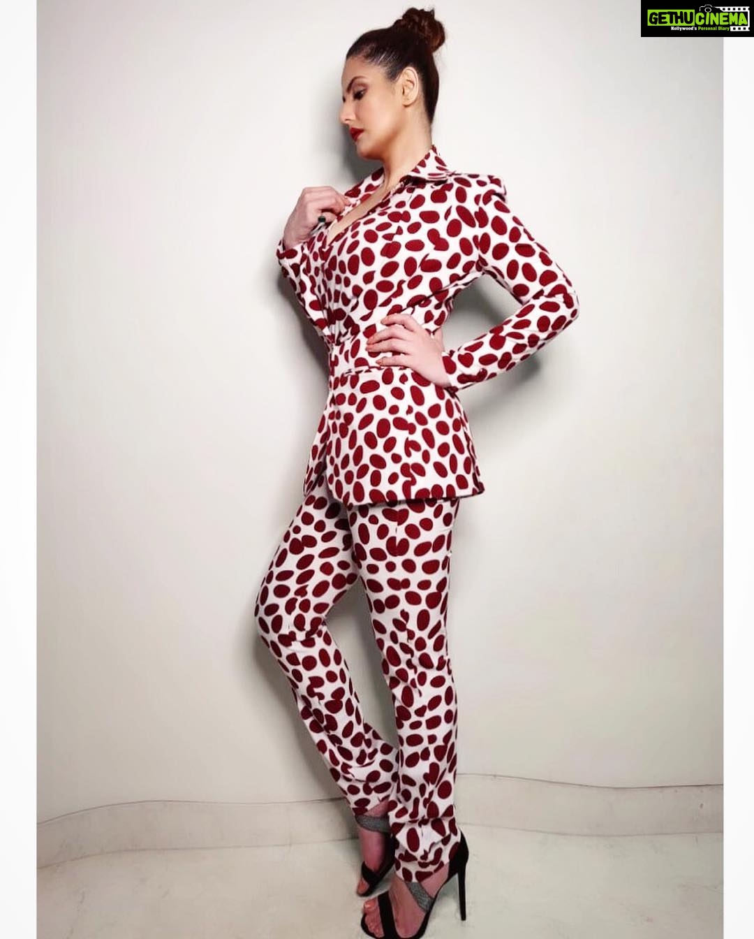 Zareen Khan Instagram - ♥️ Pantsuit - @parul_j_maurya MakeUp - @tush_91 Hair - @hairstories_byseema Shoes - @saintg_shoes ... courtesy @epoch_by_karan Styled - @trishadjani Manager - @ronitasharmarekhi #TimesFoodAndNightlifeAwards2019 #ZareenKhan