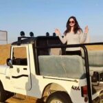 Zareen Khan Instagram – मारे हिवडा में नाचे मोर 
#DesertSafari #Thar #Desert #Bikaner #Rajasthan #TravelWithZareen #TravelDiaries #ZareenKhan
Video courtesy – @tush_91