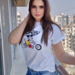 Zareen Khan Instagram – 🦋
Tshirt – @bewakoofofficial 
Jeans – @zara @zaraindiaofficial 
HMU – @tush_91 
#CasualStyle #Classic #Denim #ZareenKhan