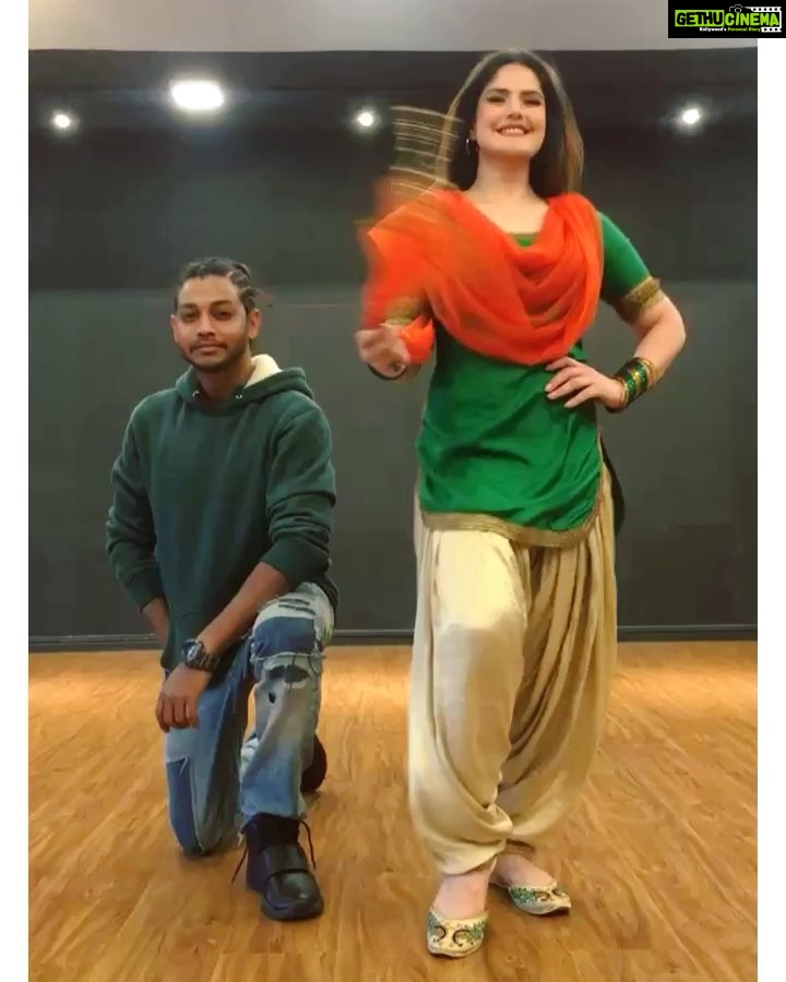 Zareen Khan Instagram - Planned a special surprise with the amazing @melvinlouis for all of you for the auspicious occasion of Lohri ✨✨✨ Watch out this space for more .... Stay tuned ! Zareen Khan X Melvin Louis 💁🏻♀️ #ZareenKhanXMelvinLouis #Lohri #LohriSpecial #Lohri2019 #Punjab #Dance #ZareenKhan
