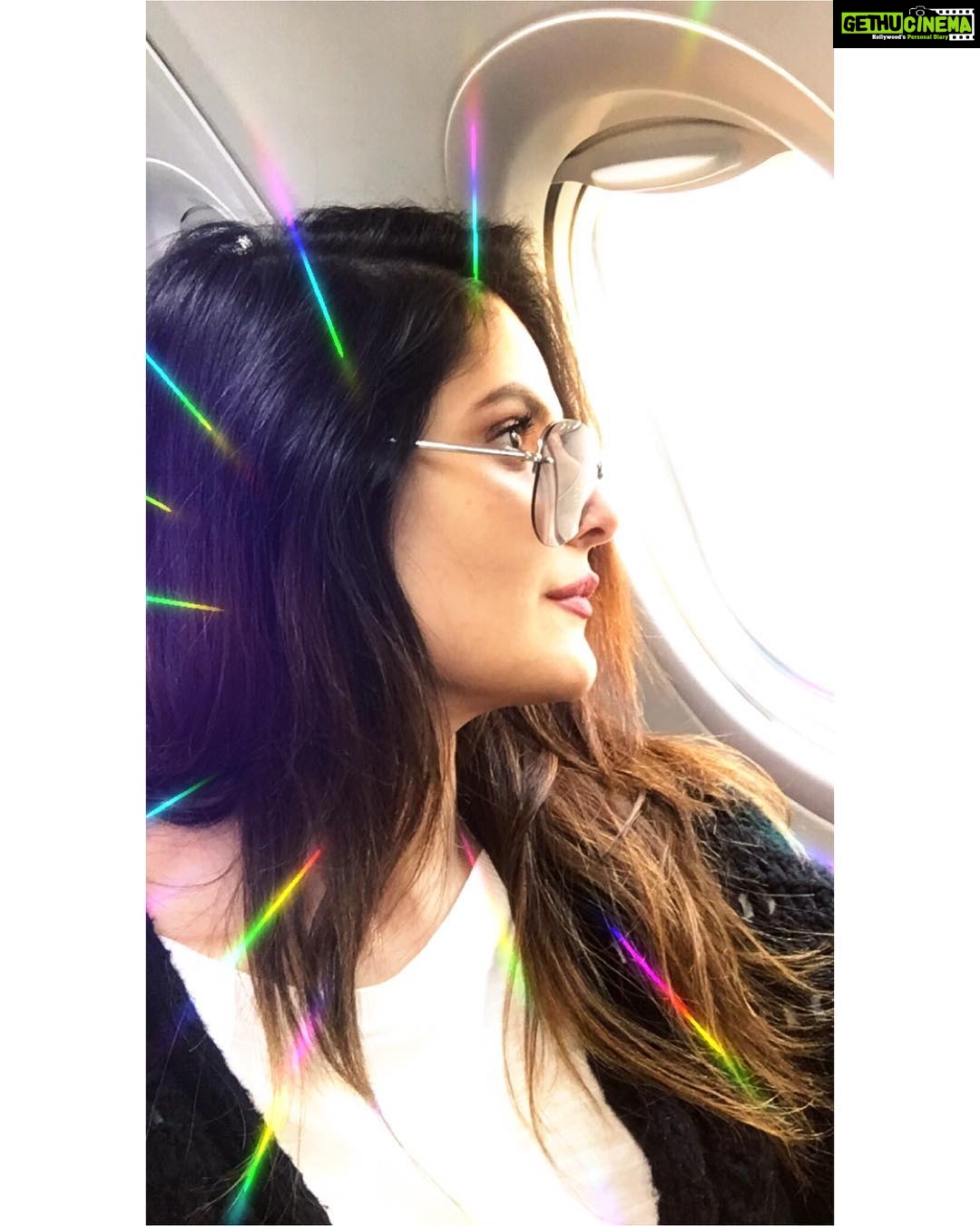 Zareen Khan Instagram - Bye Bye 2018 ! ♥️ #LastDayOfTheYear #LookingForwardToNewBeginnings #ZareenKhan