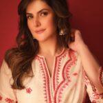 Zareen Khan Instagram – ✨ Eid Mubarak ✨
 

Outfit by @gopivaiddesigns
Jewellery @_phullara_ 
Styled by @hitendrakapopara
Assisted by @tanyakalraaa
Make up by @tush_91
Hair by @sheetal_f_khan 
📸 @sjframes

#EidMubarak #ZareenKhan