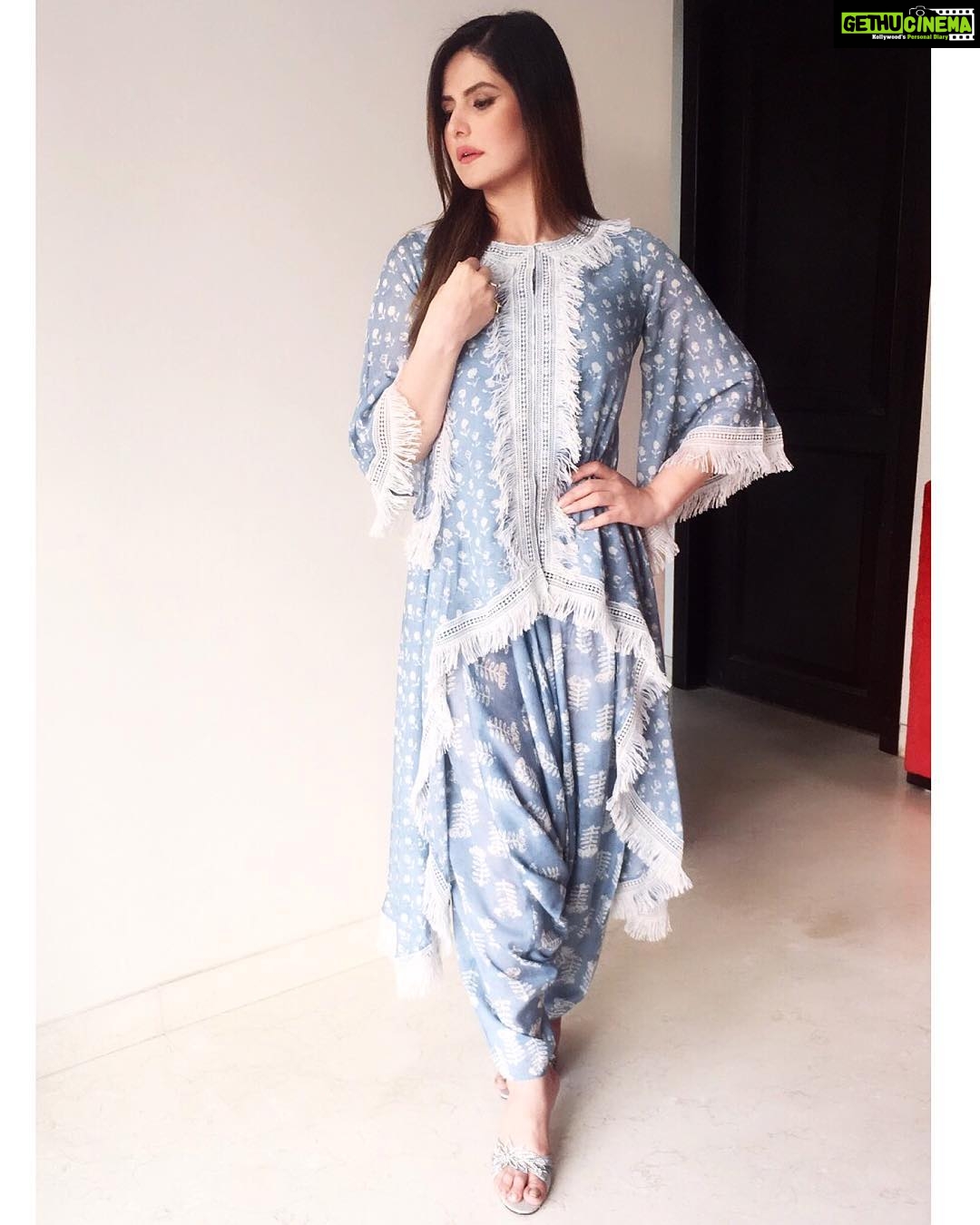 Zareen Khan Instagram - Thank u @ishnyafashion for this beautiful dhoti kurta in my fav color ❄️ Love absolutely everything about it ! #IshnyaFashion #ZareenKhan