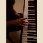 Zareen Khan Instagram - Thts the beauty of playing the piano ... sometimes u Dnt really need to knw how to play but enjoy every moment of it. 🎼 I’ve always loved playing the piano as a kid and I feel , tht kid still comes out everytime I’m around a piano. 🎹 P.S. this was a house party but u can clearly see what’s gotten my attention. ♥️ #ZareenKhan #PianoLove