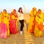 Zareen Khan Instagram - घूमर #DesertSafari #Ghoomar #Folk #Dance #Thar #Desert #Bikaner #Rajasthan #TravelWithZareen #TravelDiaries #ZareenKhan Video courtesy - @tush_91 Thar Desert Camps