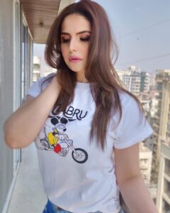 Zareen Khan Instagram - 🦋
Tshirt - @bewakoofofficial 
Jeans - @zara @zaraindiaofficial 
HMU - @tush_91 
#CasualStyle #Classic #Denim #ZareenKhan