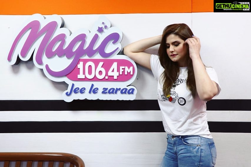Zareen Khan Instagram - Had so much fun @magicfmmumbai yesterday ❤️ Keep rocking 💫 #WannaBeRadioJockey #ChatterBox #ZareenKhan