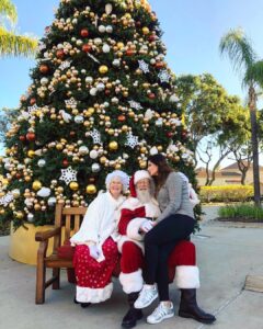 Zareen Khan Instagram - Merry Christmas 🎄 #Christmas2018 #LosAngeles #California #TravelWithZareen #ZareenKhan #VisitCalifornia @visitcalifornia Los Angeles, California