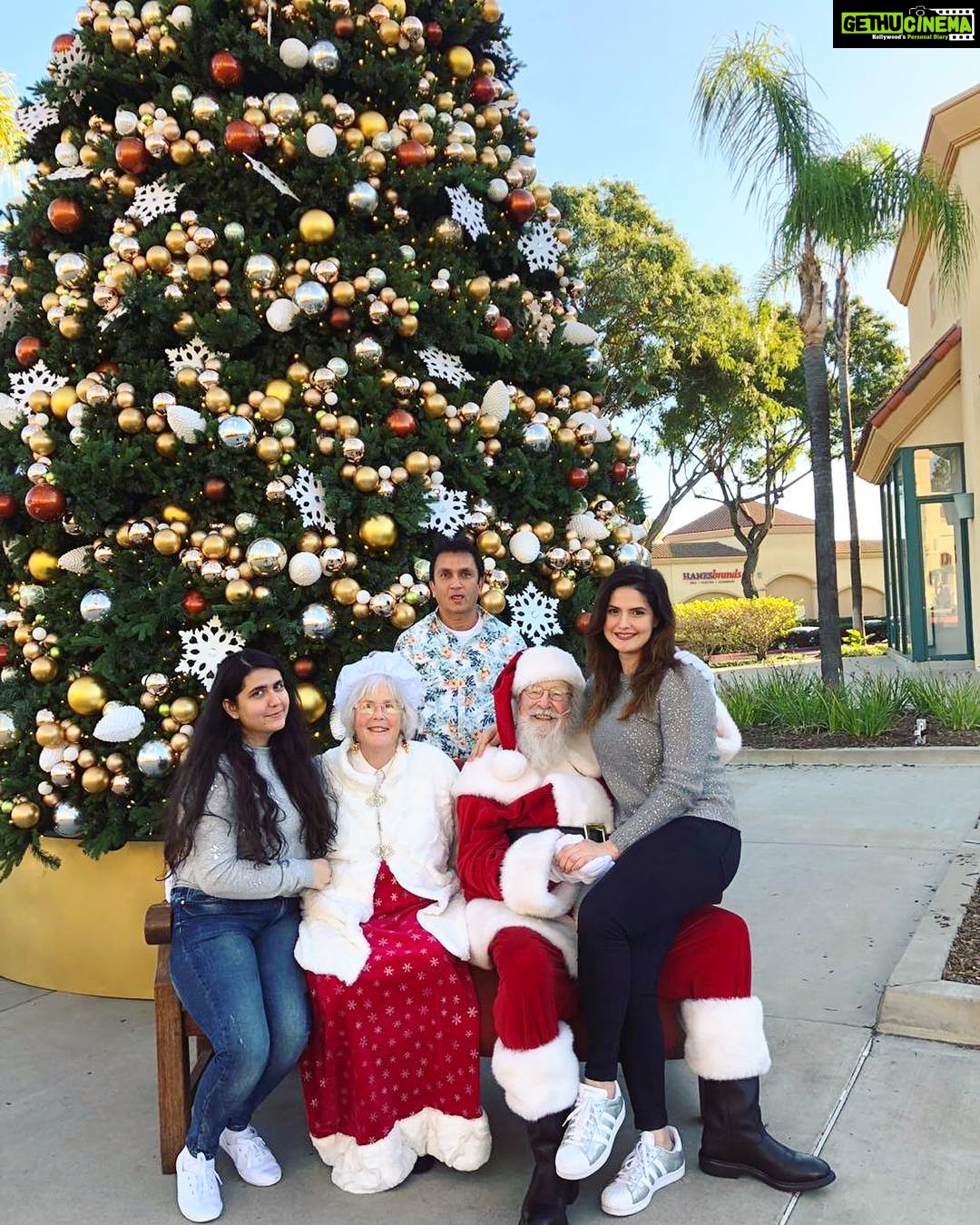 Zareen Khan Instagram - Merry Christmas 🎄 #Christmas2018 #LosAngeles #California #TravelWithZareen #ZareenKhan #VisitCalifornia @visitcalifornia Los Angeles, California
