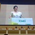 Zareen Khan Instagram - Feeling overwhelmed on receiving the honour of HINDI CINEMA GAURAV at the HINDI CINEMA SAMMAN SAMAROH held at the VIGYAN BHAWAN in Delhi. #11thGlobalFilmFestival2018 #HindiCinemaSammanSamaroh #HindiCinemaGaurav #VigyanBhawan #Delhi #ZareenKhan #Blessed #Gratitude