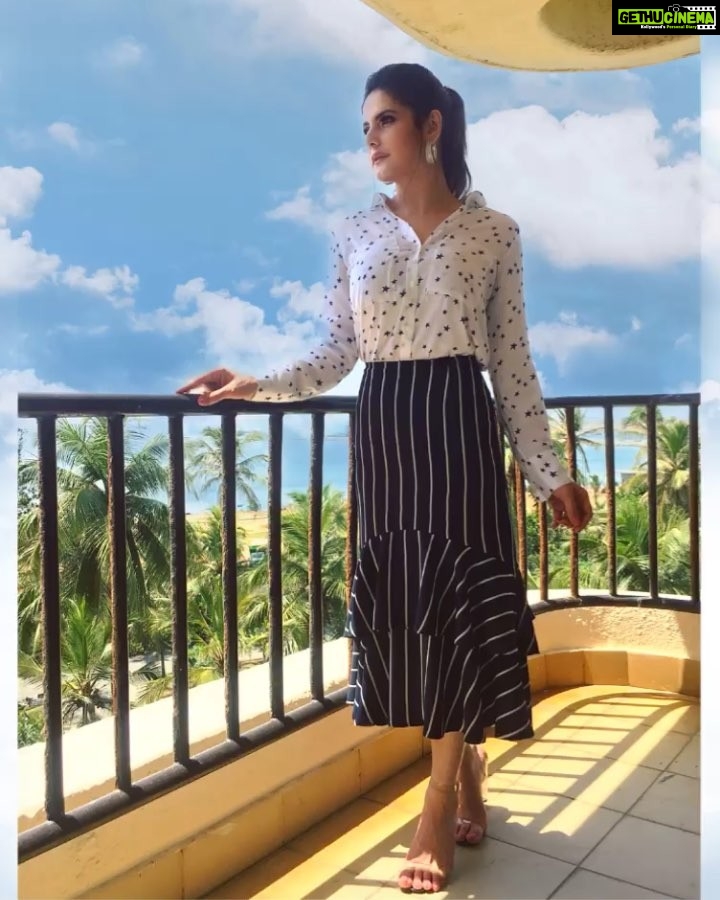 Zareen Khan Instagram - For #HiruGoldenFilmAwards2018 press conference ! Outfit - @marksandspencer @marksandspencerindia Jewellery - @aquamarine_jewellery Shoes - @intoto.in Hair & Makeup - @harryrajput64 Styled by - @trishadjani #HiruGoldenFilmAwards2018 #Colombo #SriLanka #ZareenKhan